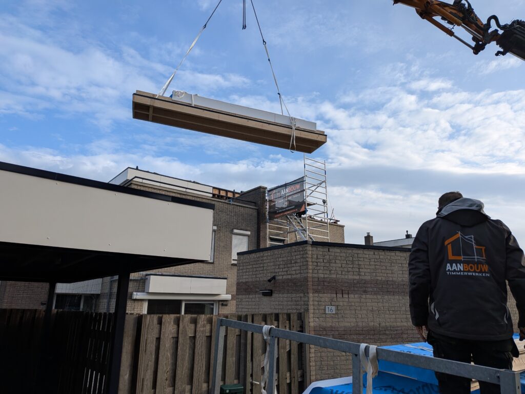 Prefab delen hijsen dakopbouw Hoofddorp